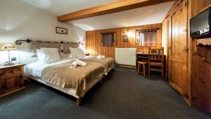 Hotel Philibert-twin-bedroom-1