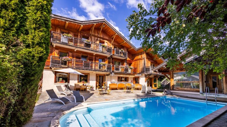 Hotel Philibert Pool 1external - 16x9